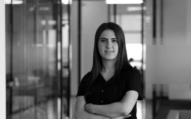  Emine Özhan